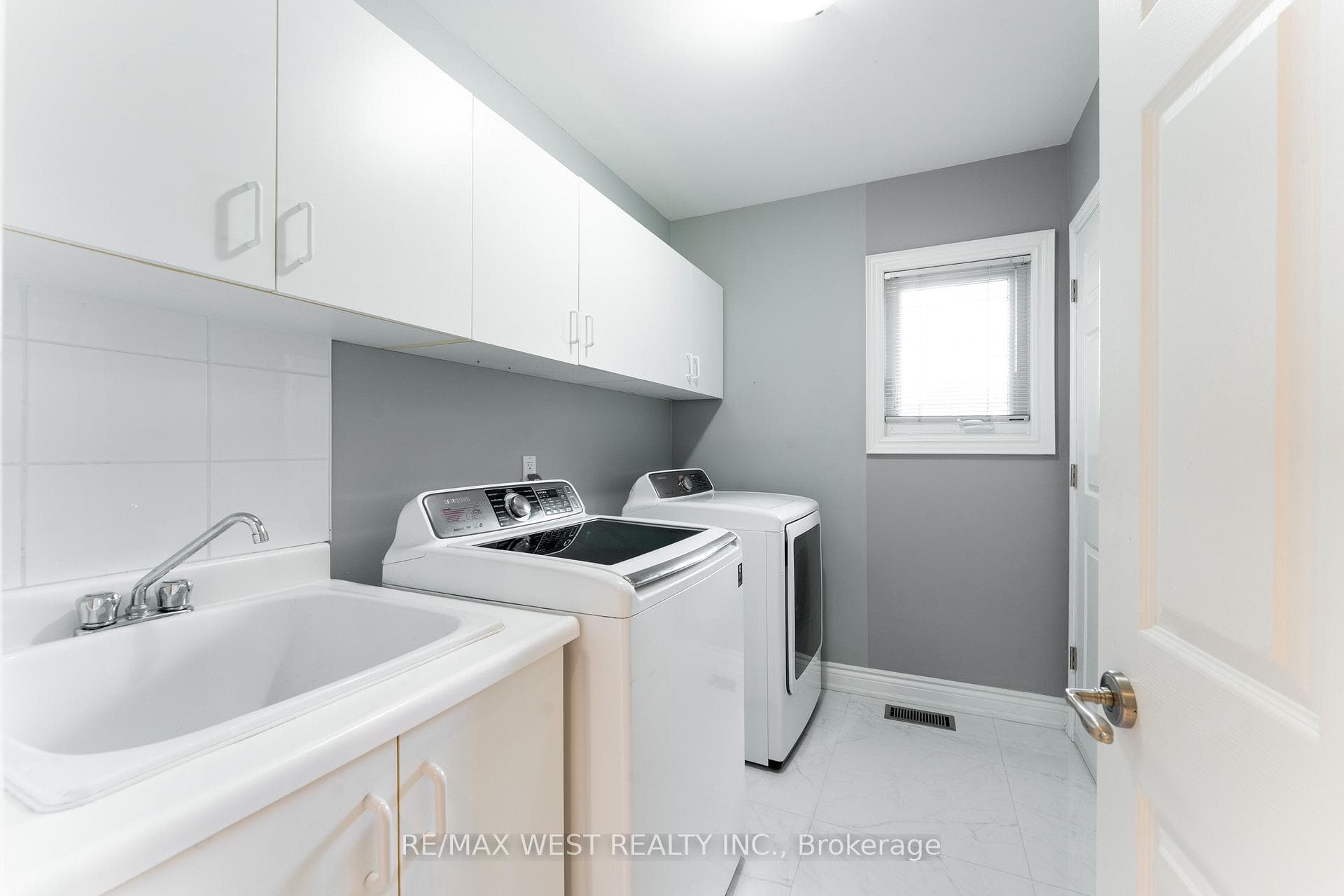 72 Alpha Court photo 26