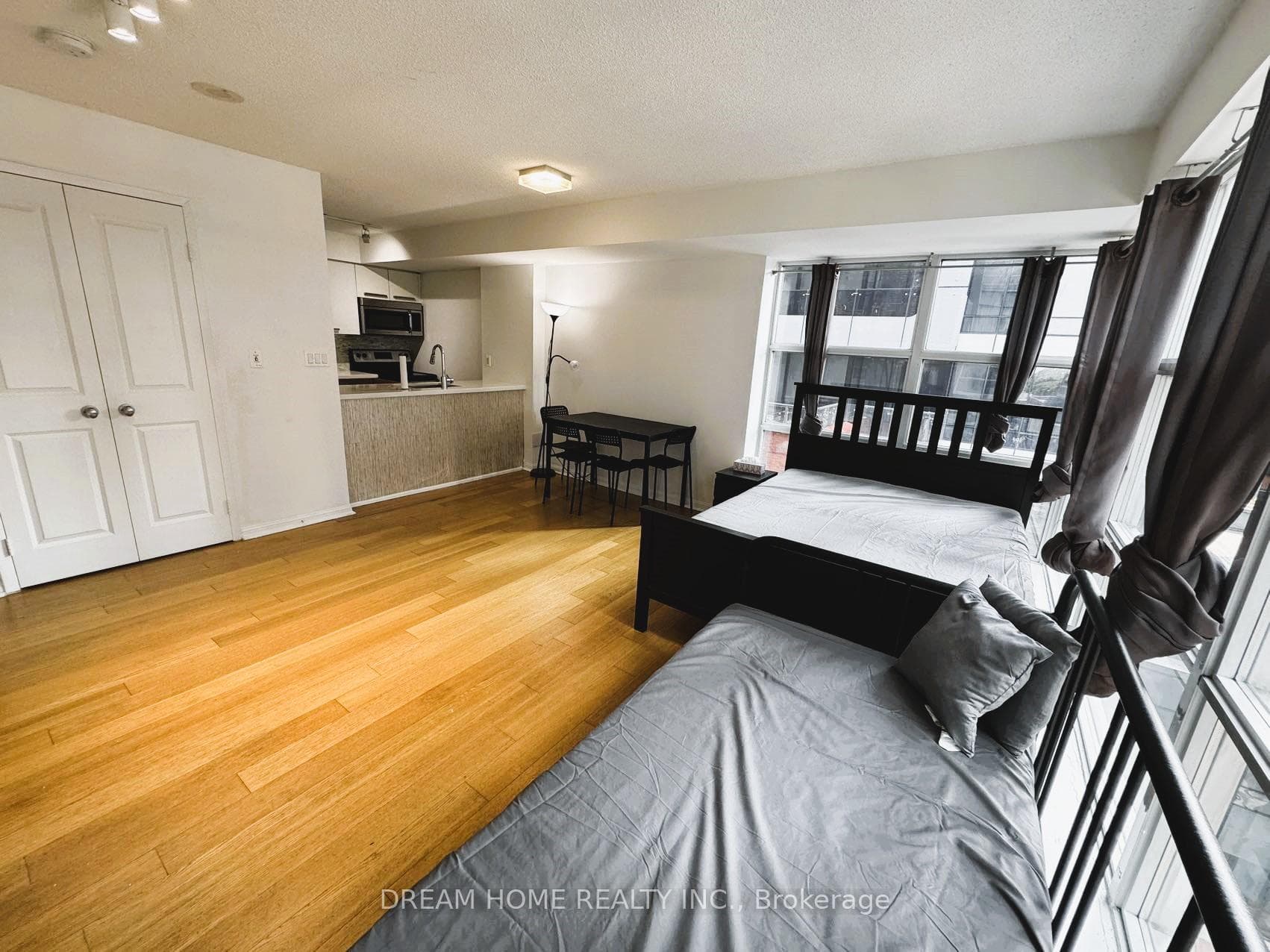 11 St Joseph Street Unit #912 photo 5