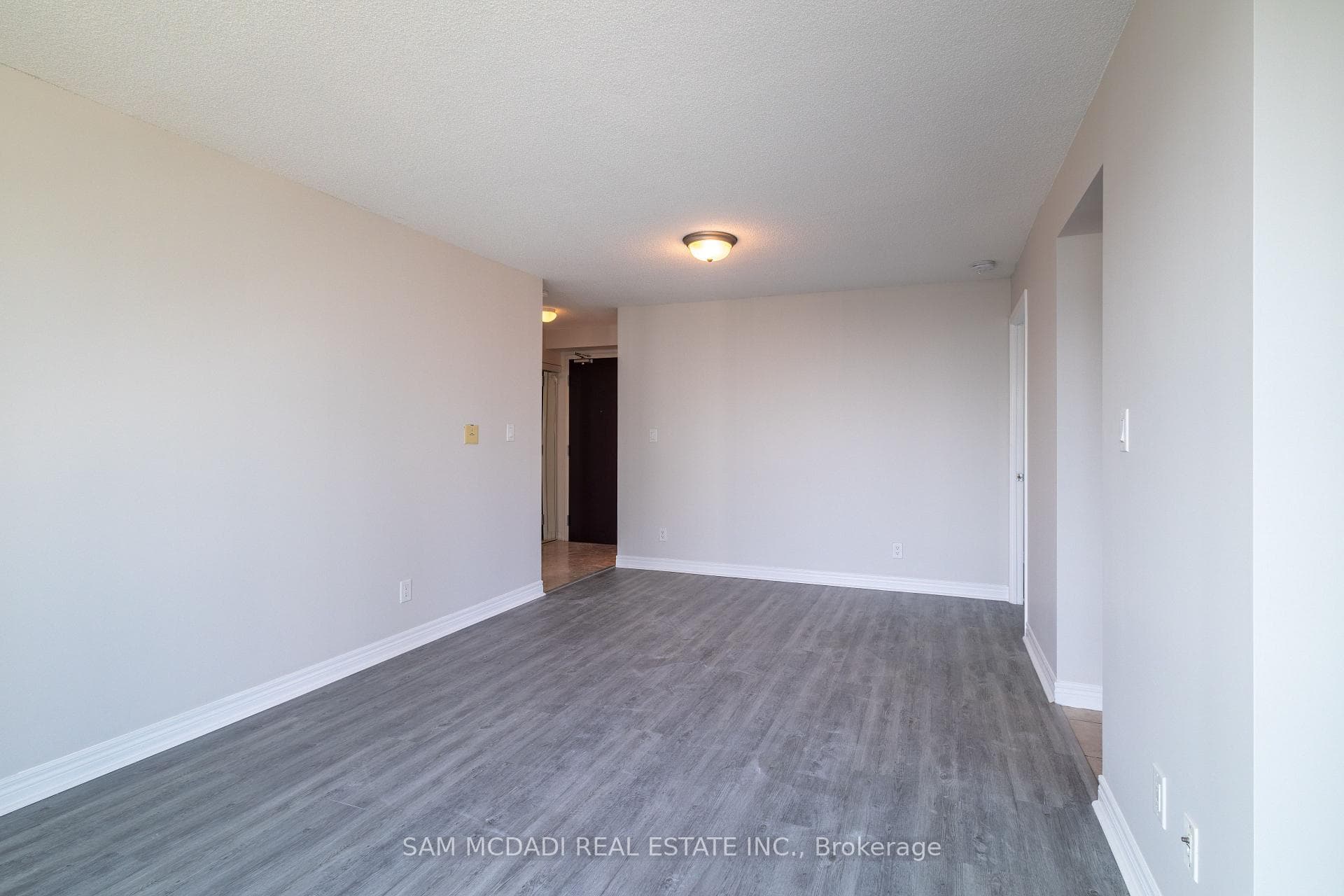208 Enfield Place Unit 1809 photo 4