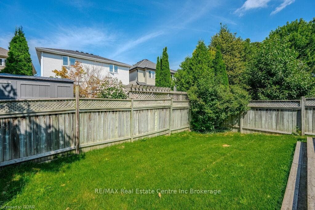 61 MARSH Crescent photo 31