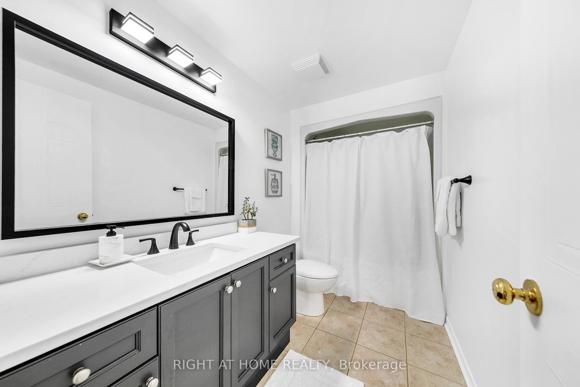77 Milson Crescent photo 28