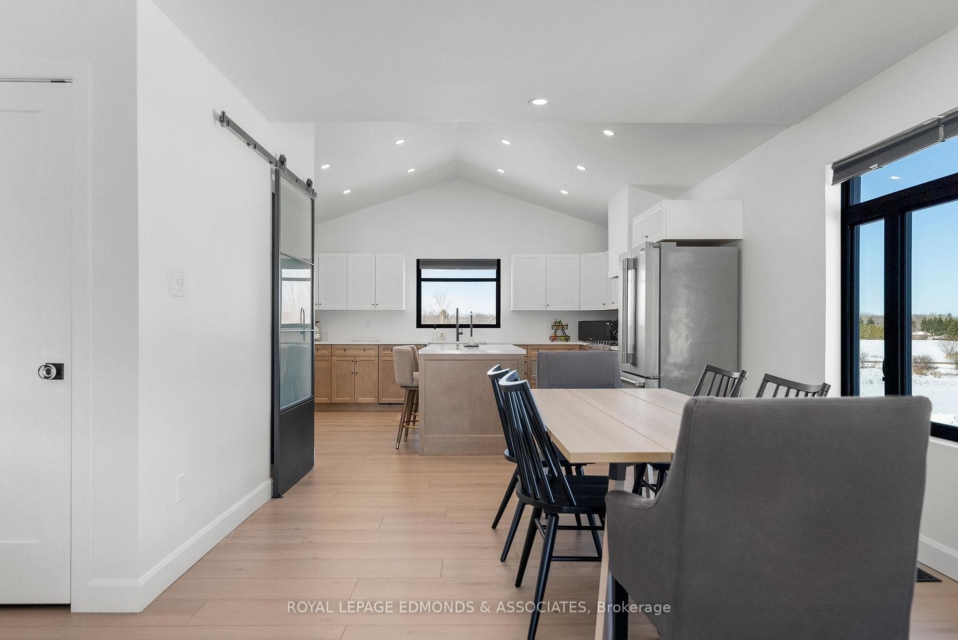 1097 Sutherland Road photo 15