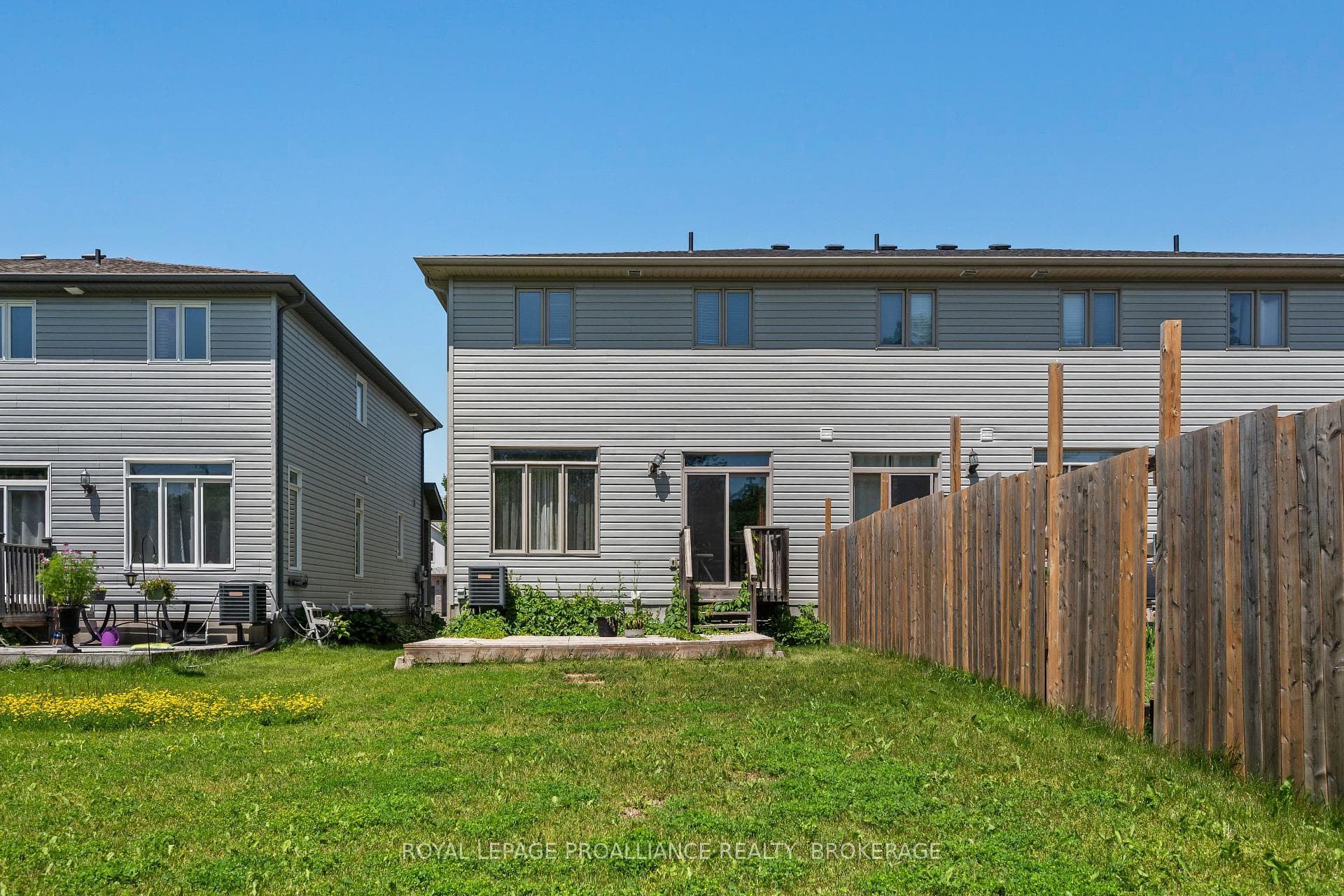 917 Blossom Street photo 4