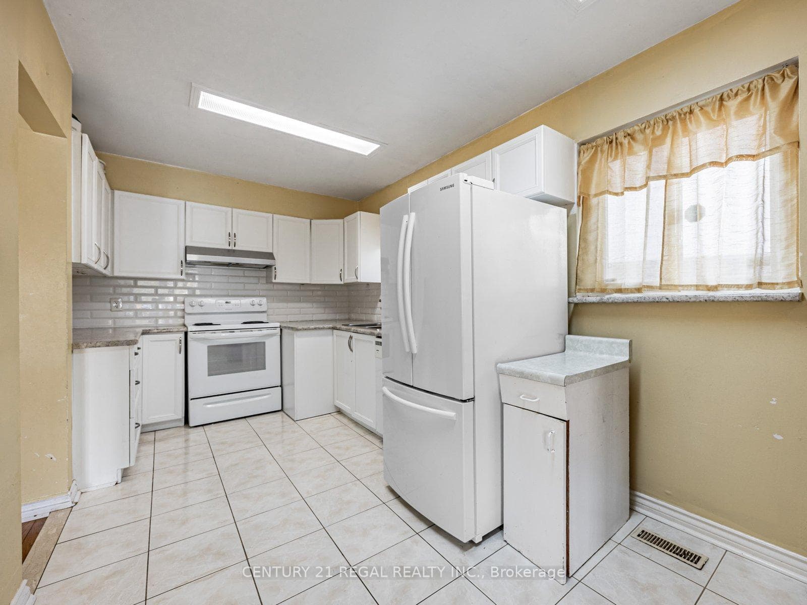 335 Burrows Hall Boulevard photo 13