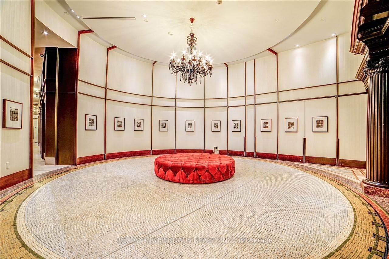 197 Yonge Street Unit 5214 photo 9