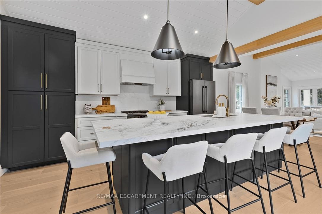 2073 Maplewood Drive photo 13