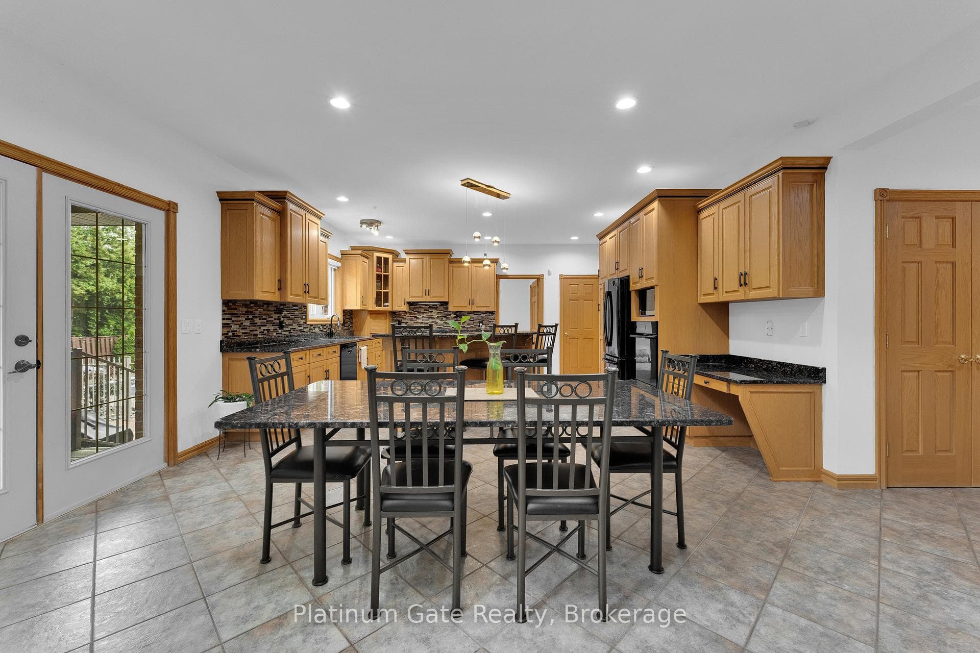150 Seymour Crescent photo 21