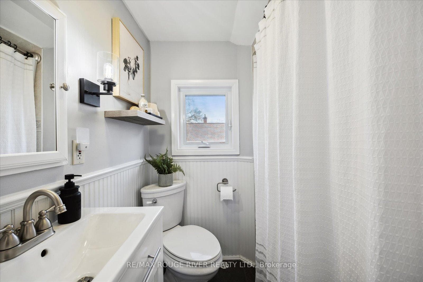 8 Simcoe Street photo 21