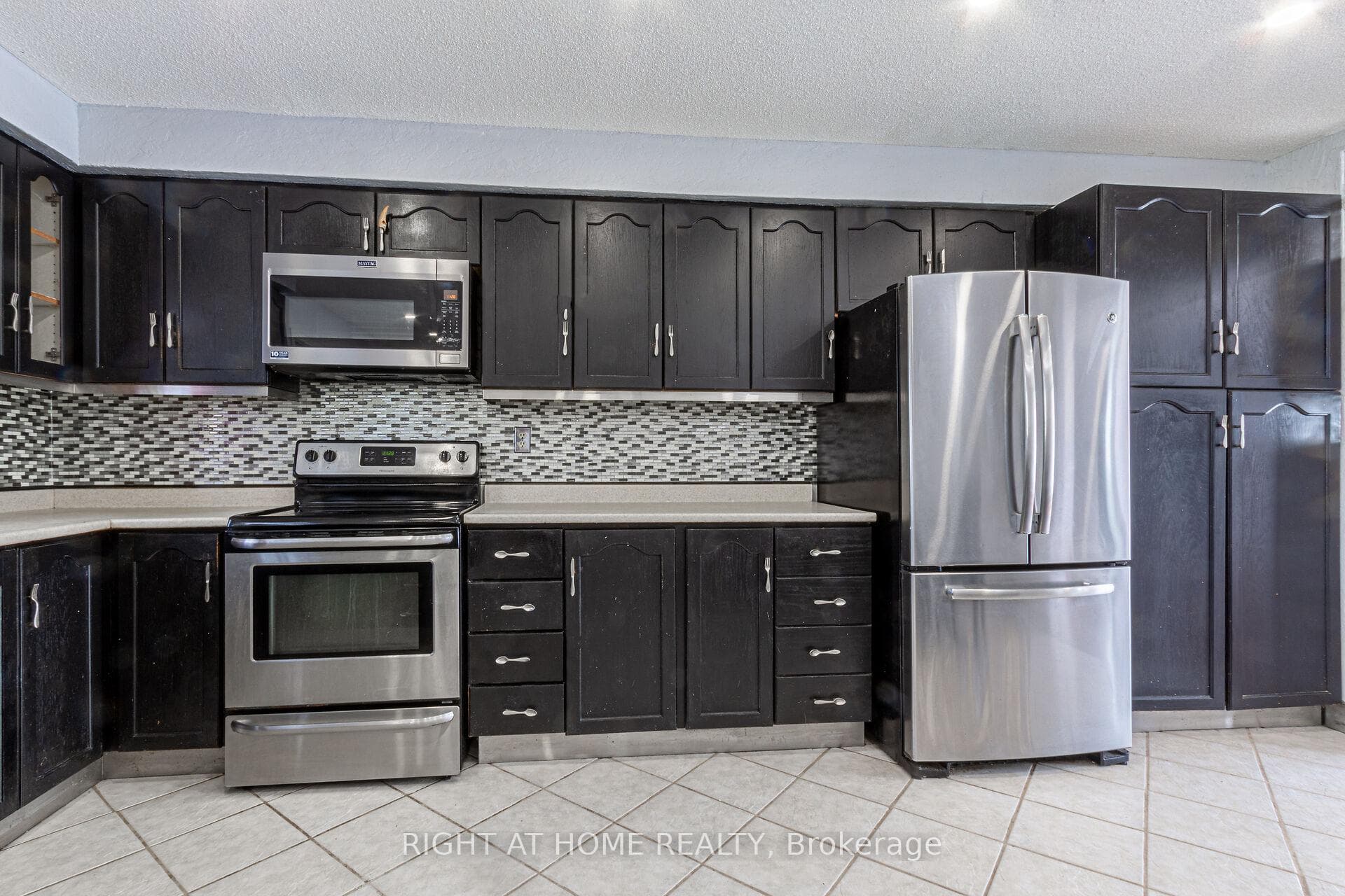 2425 Coventry Way photo 14