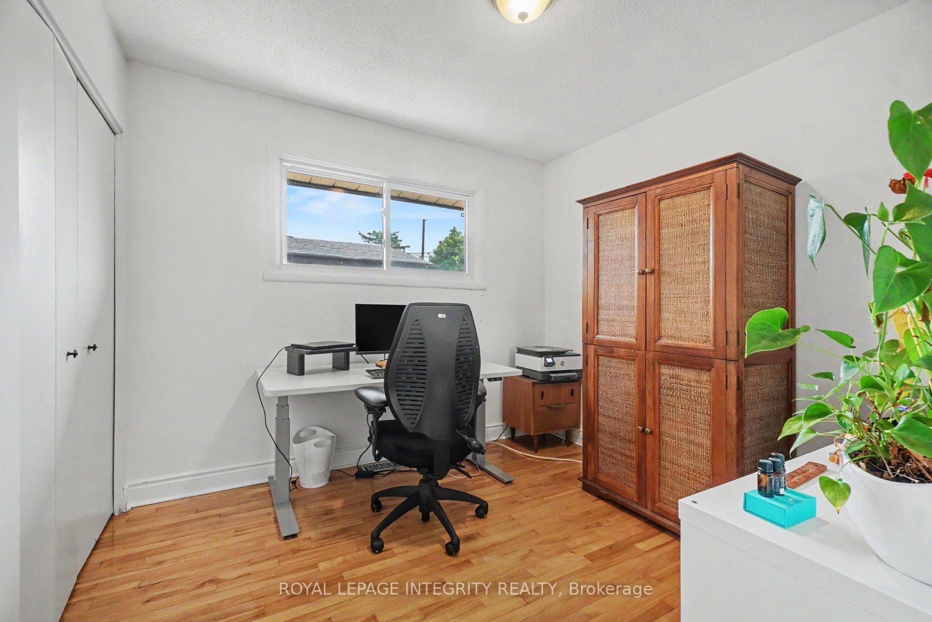 2450 Magnus Avenue photo 12