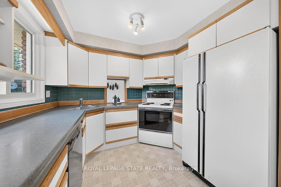 7 Elizabeth Court photo 15