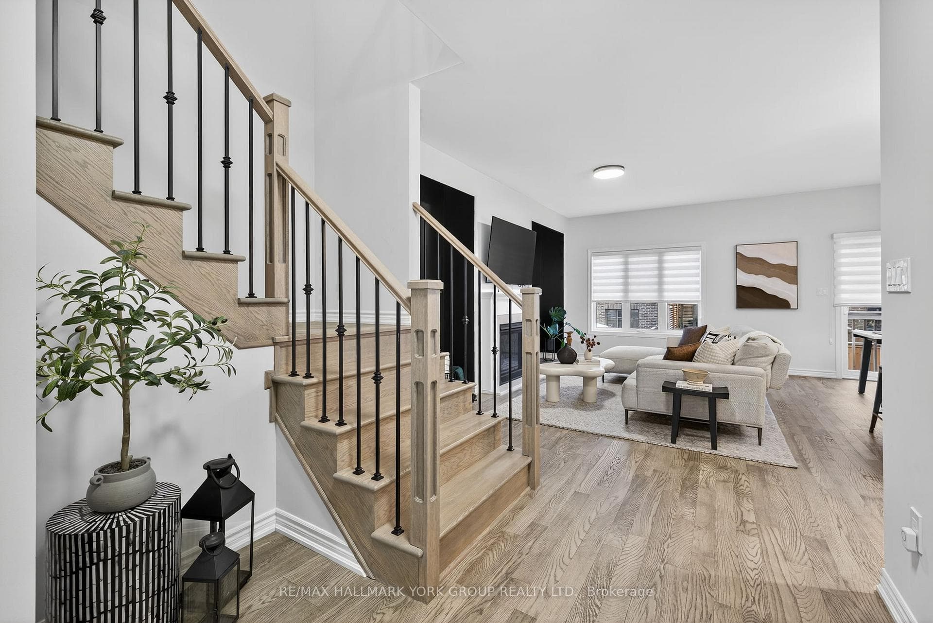 20 Gord Matthews Way photo 2