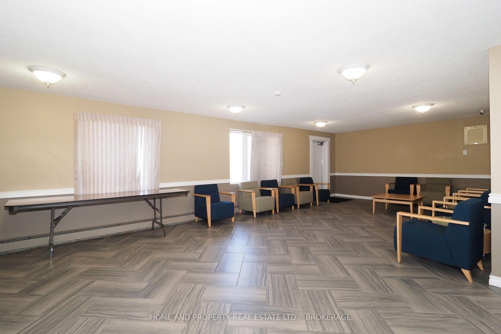 279 CHANDLER Drive Unit 502 photo 17