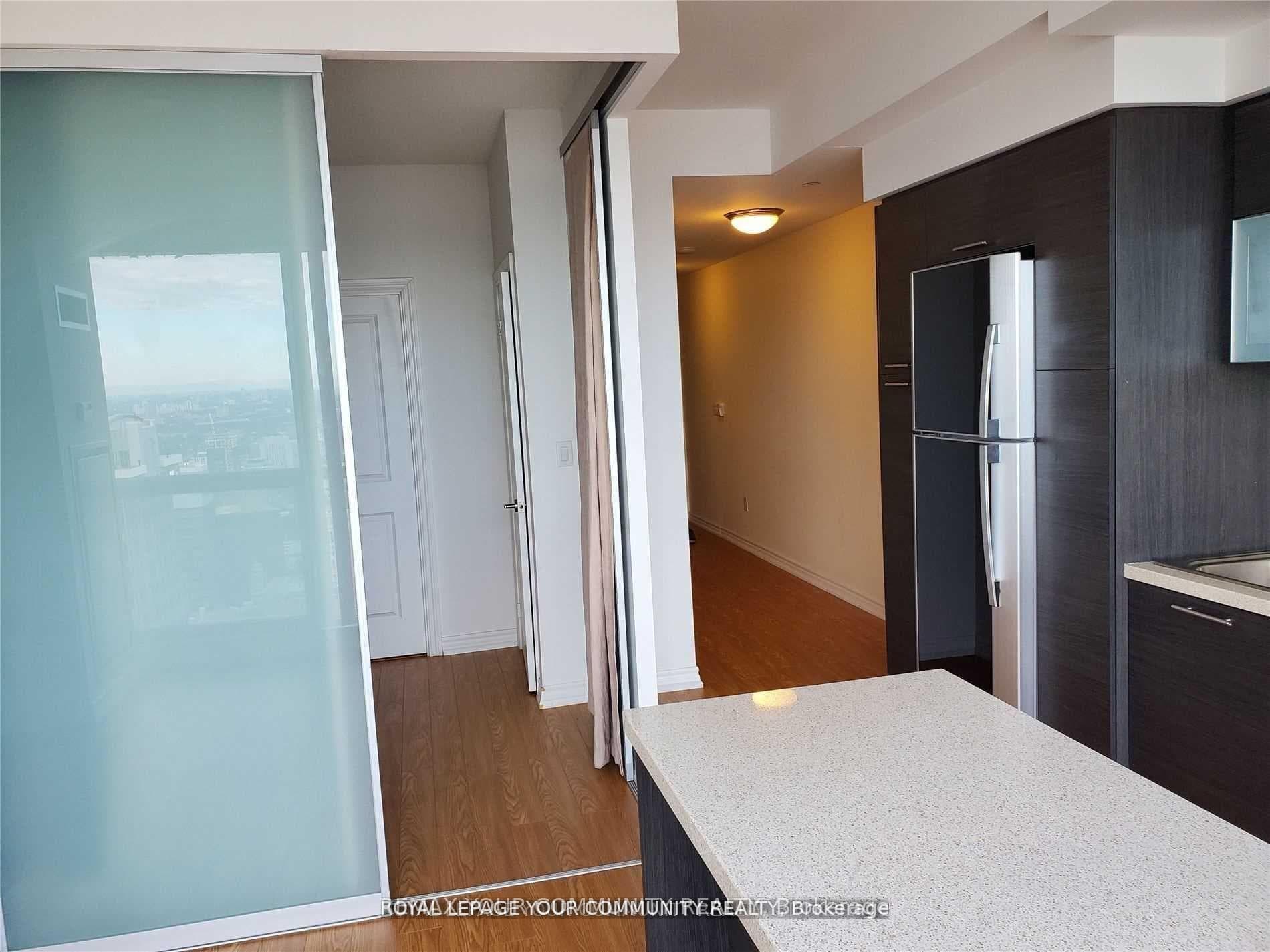 386 Yonge Street Unit 2814 photo 10
