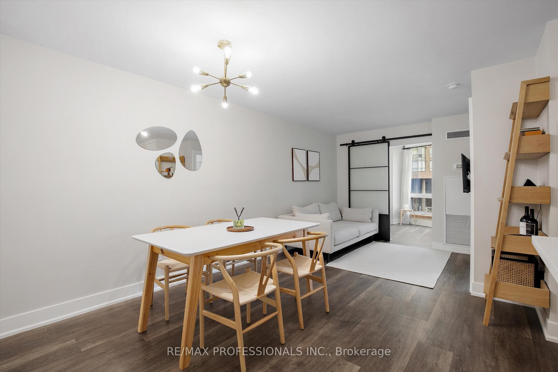 1055 Bay Street Unit 709 photo 2