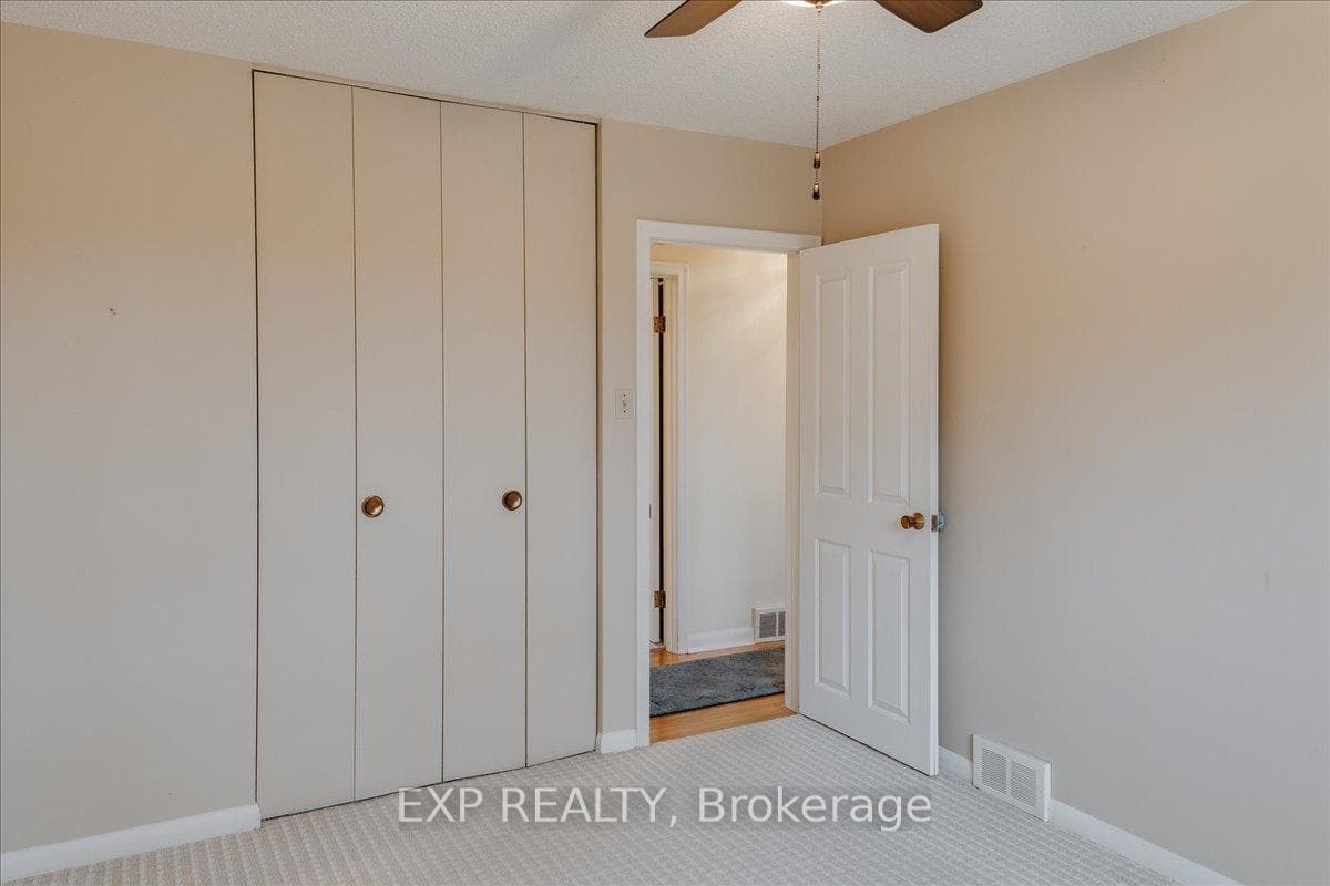 304 Burlington Crescent photo 29