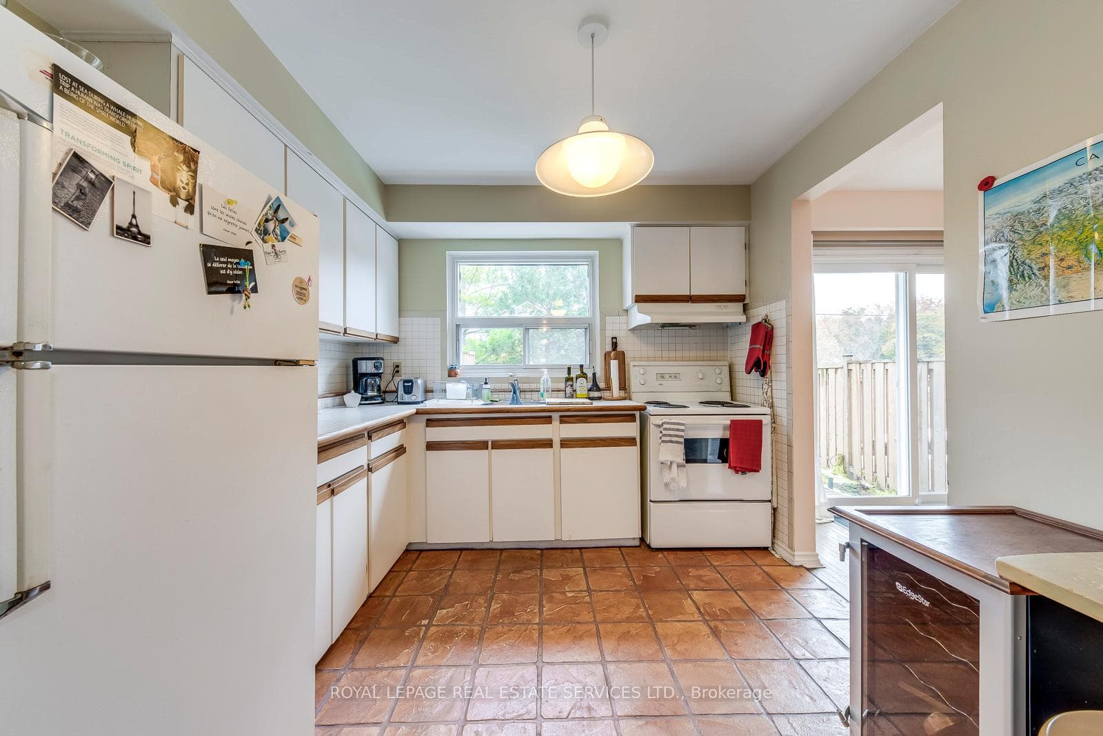 1055 Shawnmarr Road Unit 202 photo 17