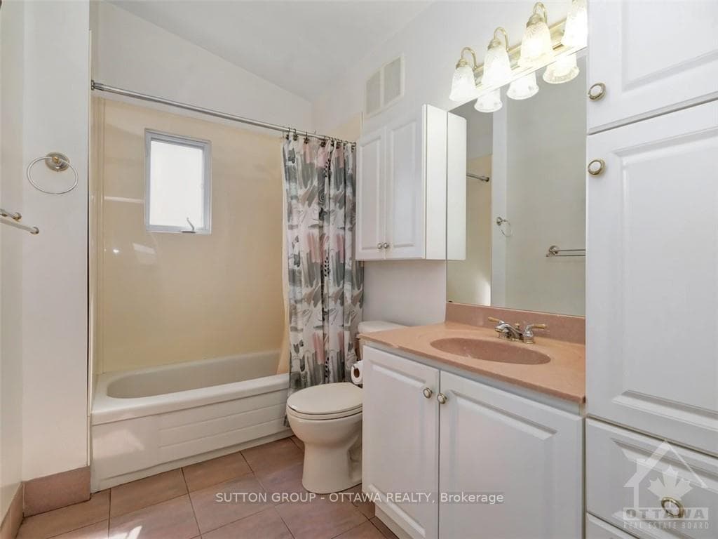 1371 SAULT Street photo 24