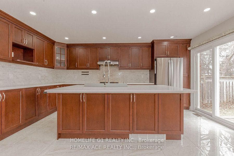 1319 Greenwood Crescent photo 30