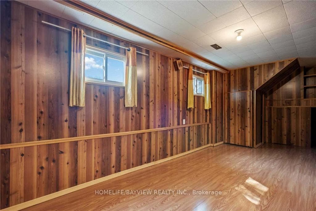 201 Westmore Drive Unit Bsmt photo 2
