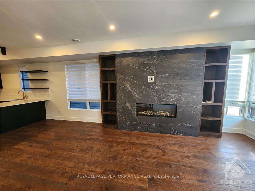 866 WOODROFFE Avenue photo 2