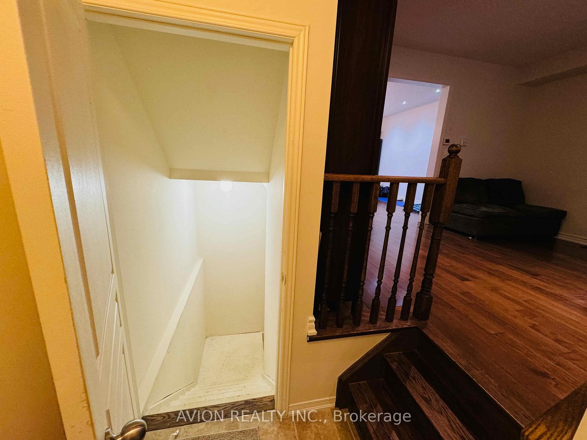 1257 Blencowe Crescent photo 16