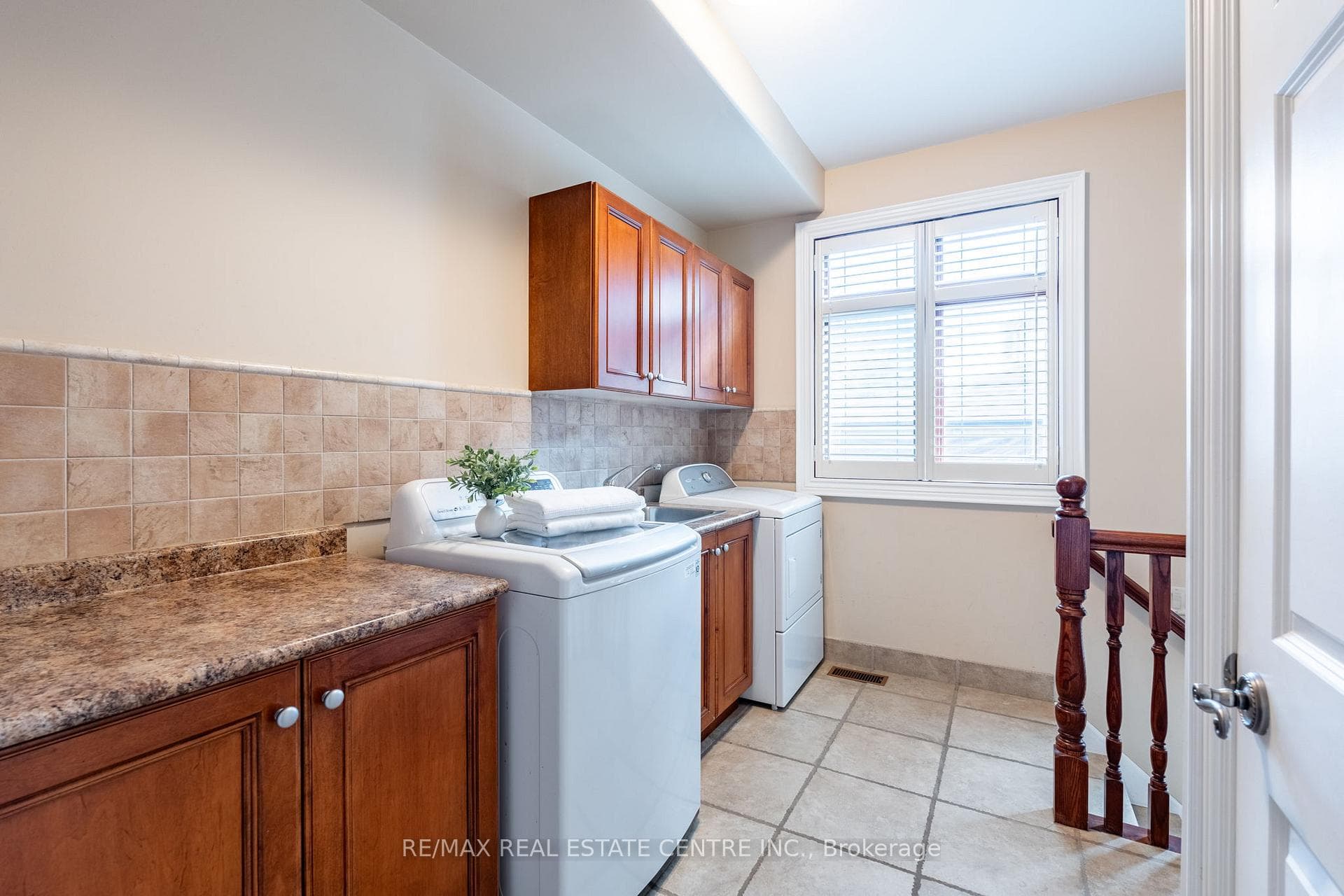 253 GLANCASTER Road photo 23