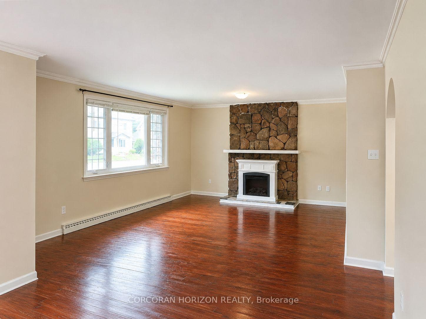 20407B Leslie Street Unit Main photo 7