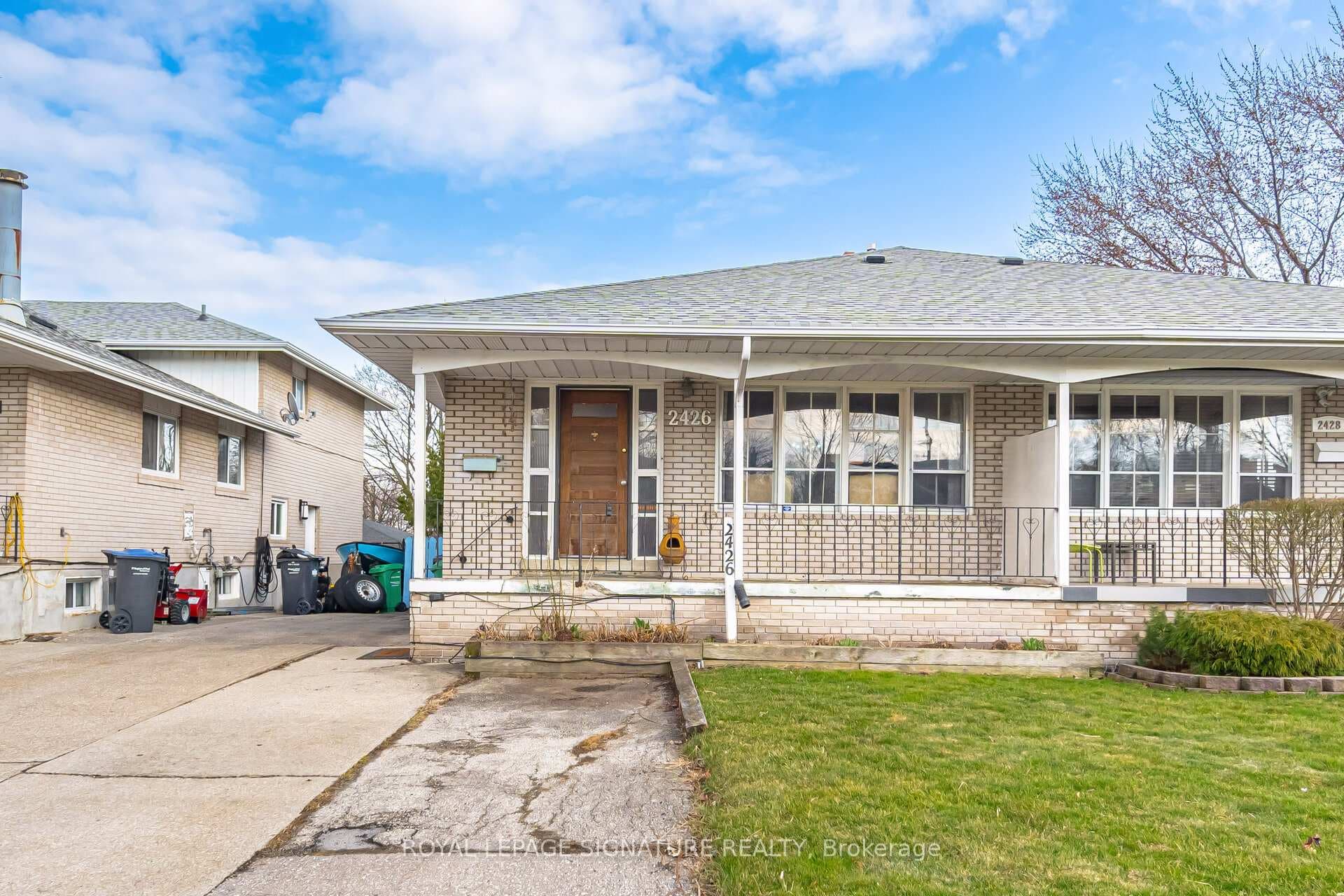 2426 Padstow Crescent photo 1