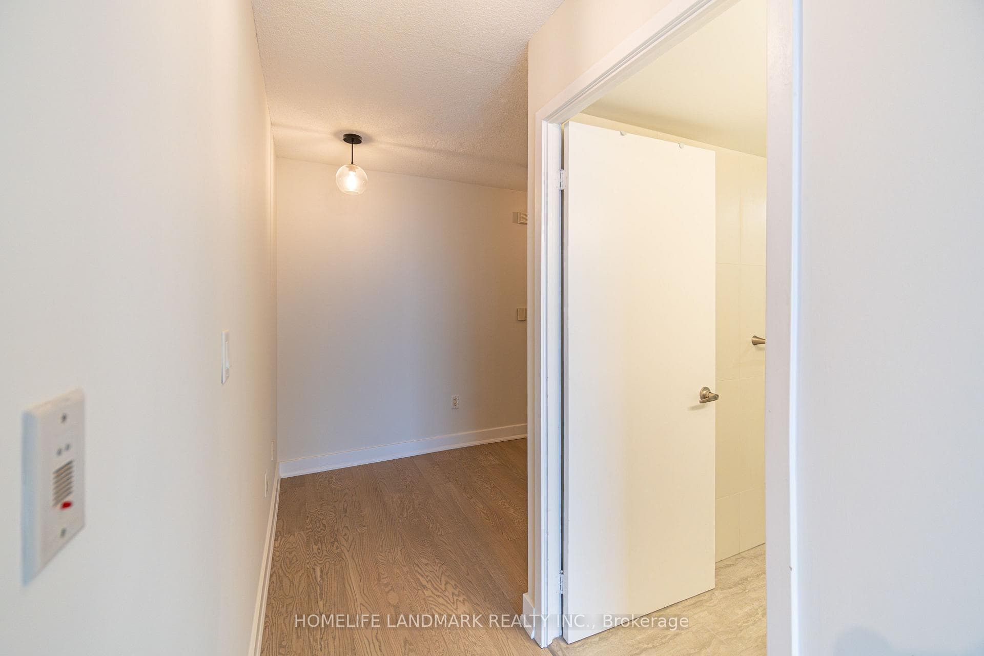 15 Fort York Boulevard Unit 1112 photo 4