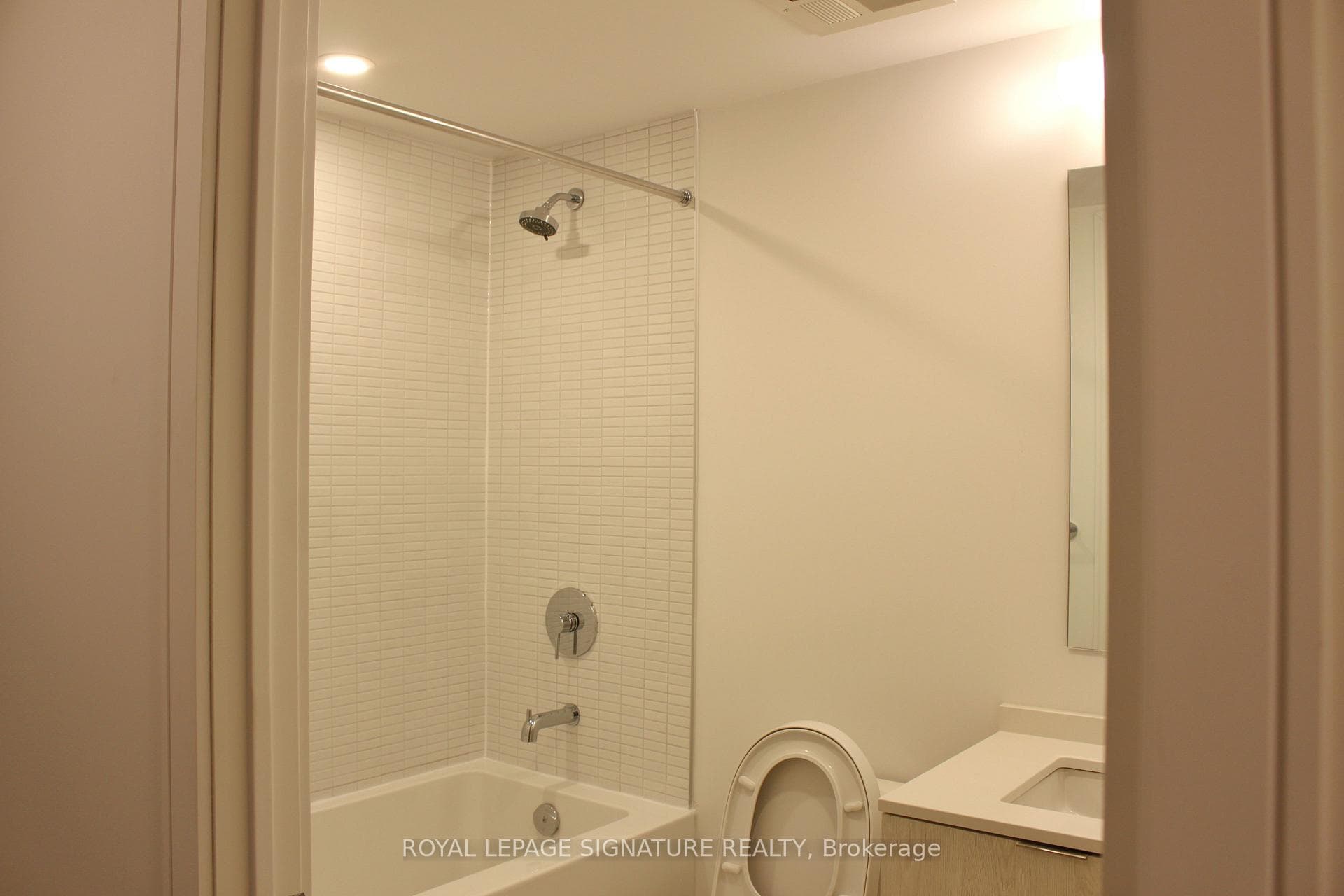1 Jarvis Street Unit 714 photo 6