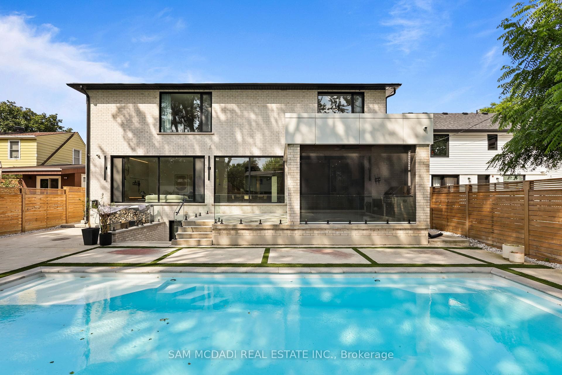 2186 Harcourt Crescent photo 50