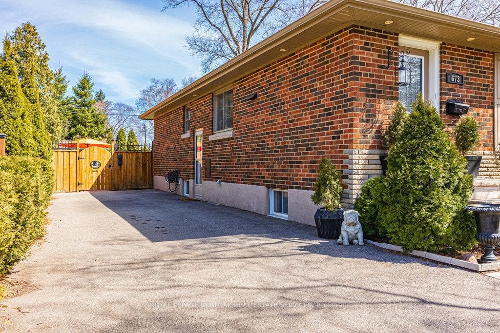 673 Drury Lane photo 39