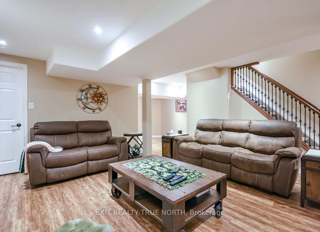 53 Etherington Crescent photo 29