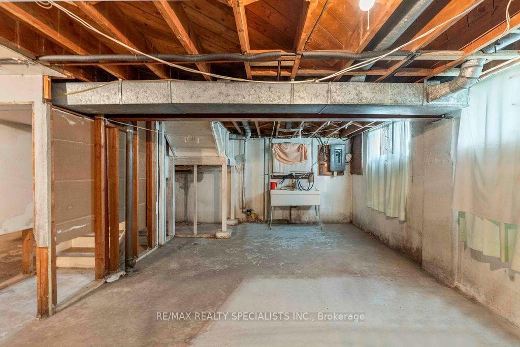 122 Cordella Avenue photo 24