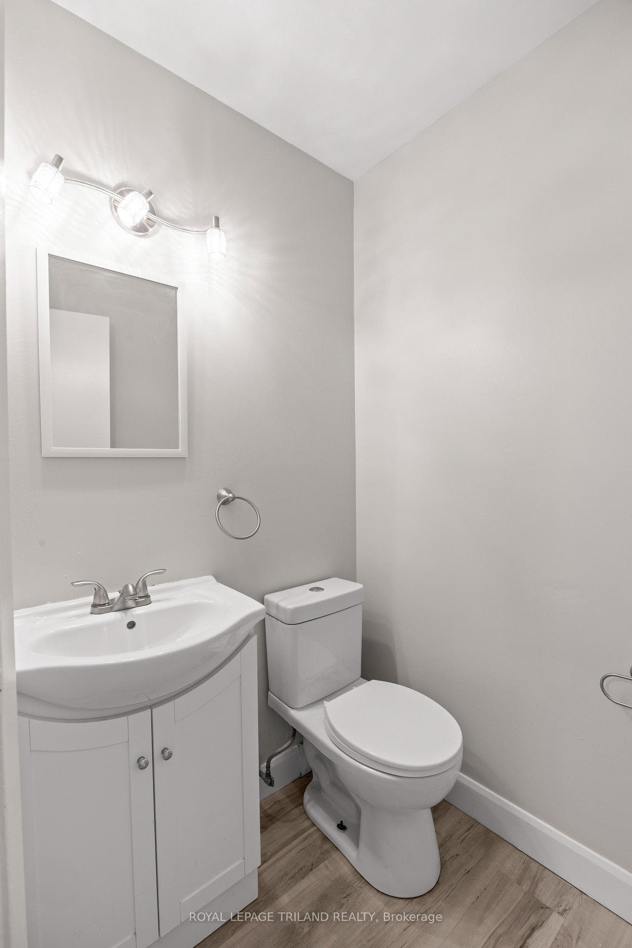 1767 Aldersbrook Road photo 11