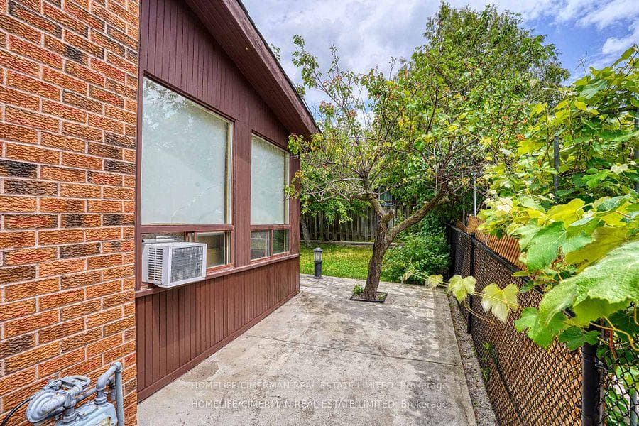 40 Queenston Crescent photo 11