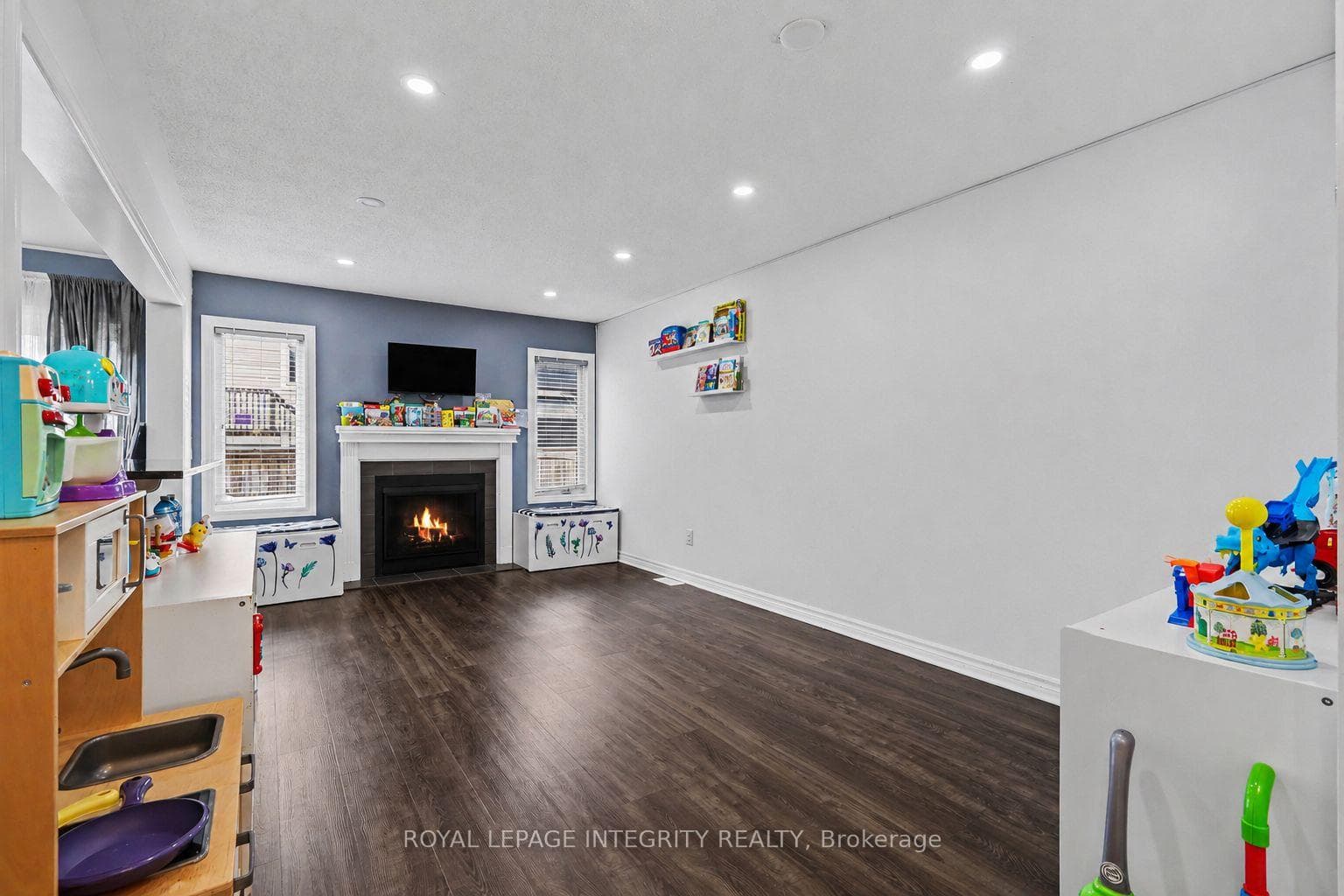 555 Foxlight Circle photo 6