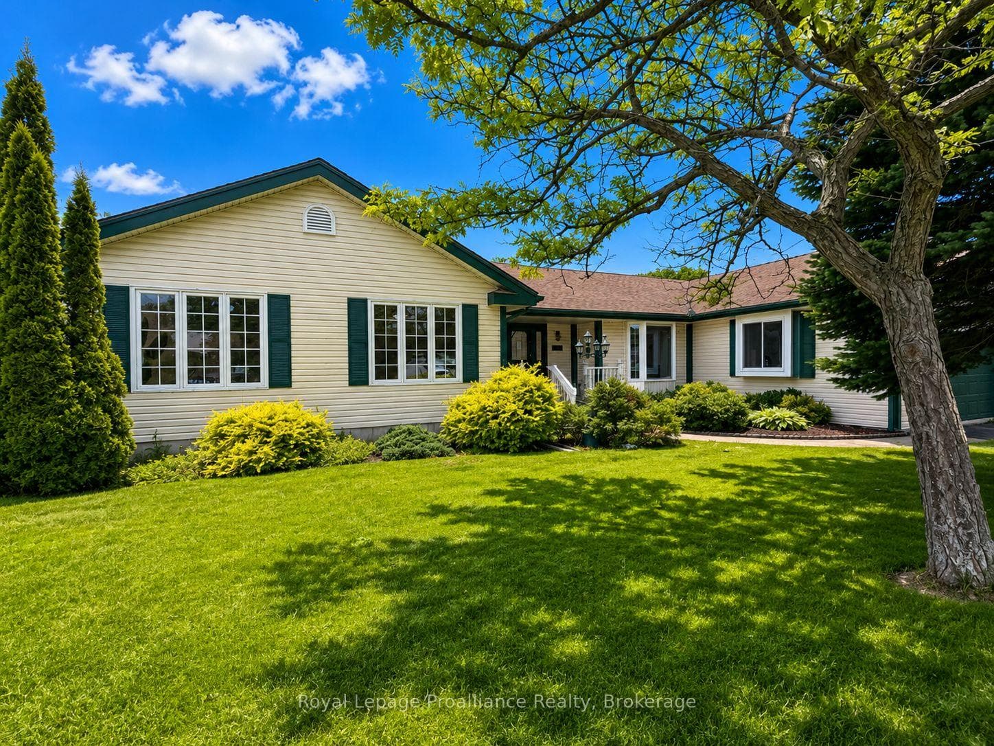 88 Westwind Crescent photo 1