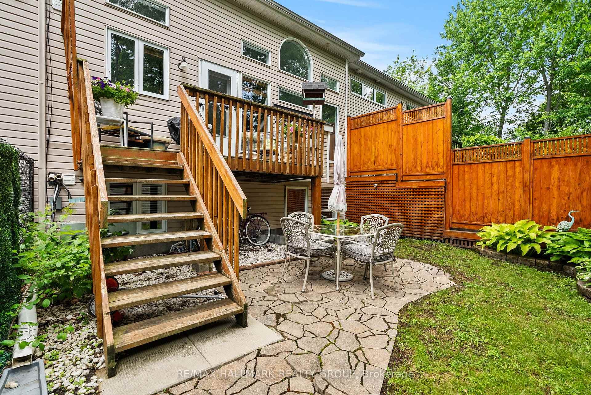 243 Gladeview Private photo 34
