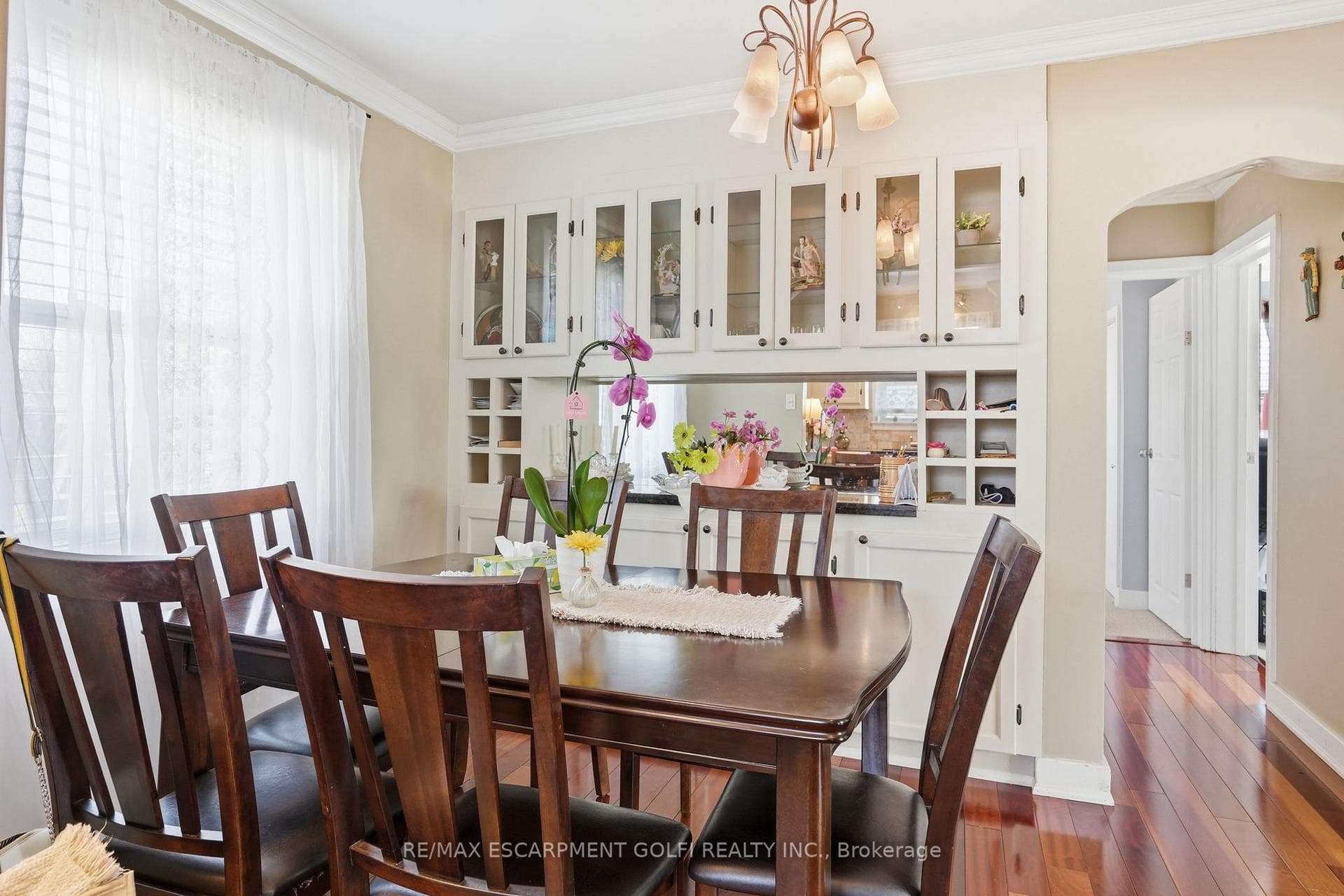 848 UPPER WELLINGTON Street photo 12