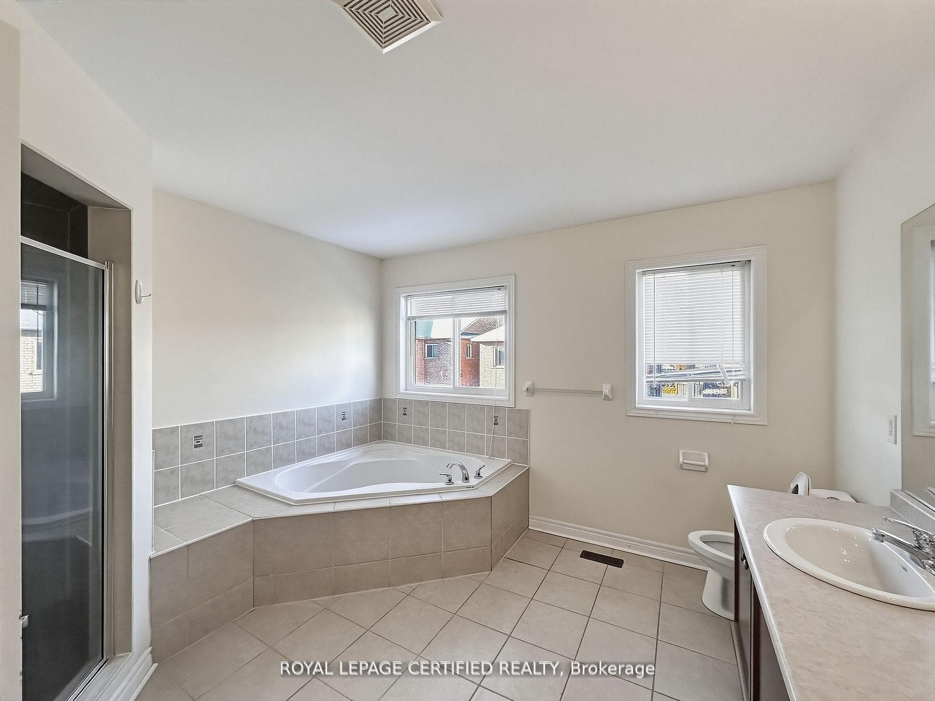45 Alice Springs Crescent photo 10