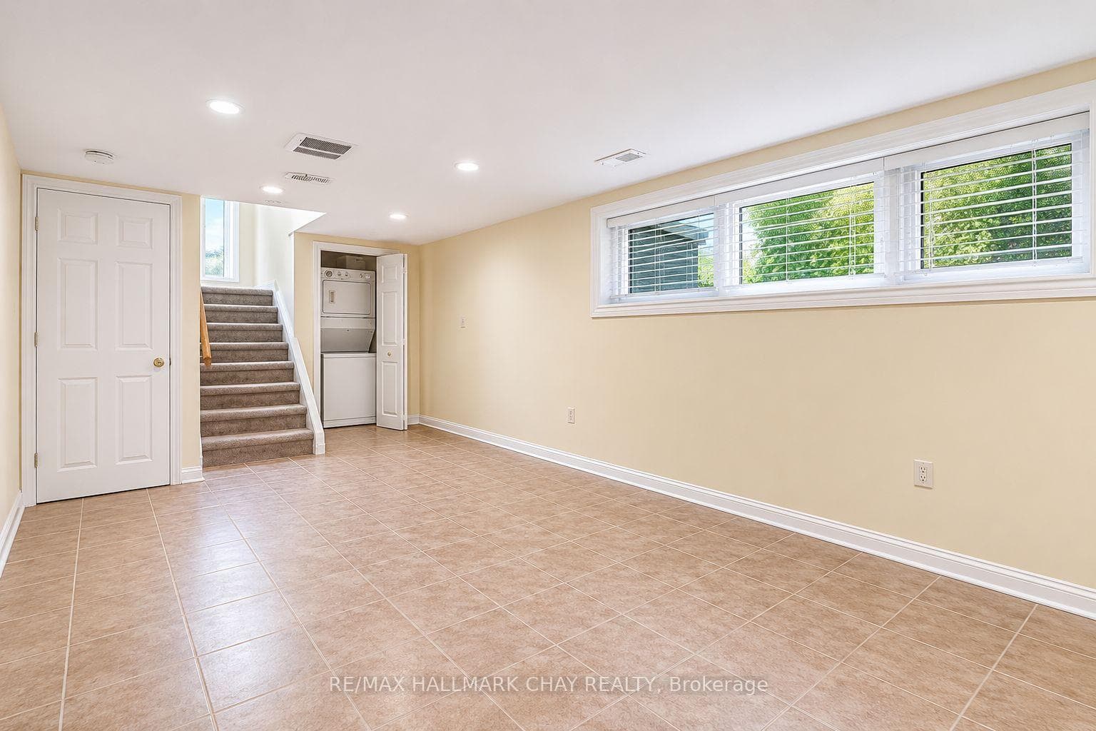420 Fernleigh Circle photo 22