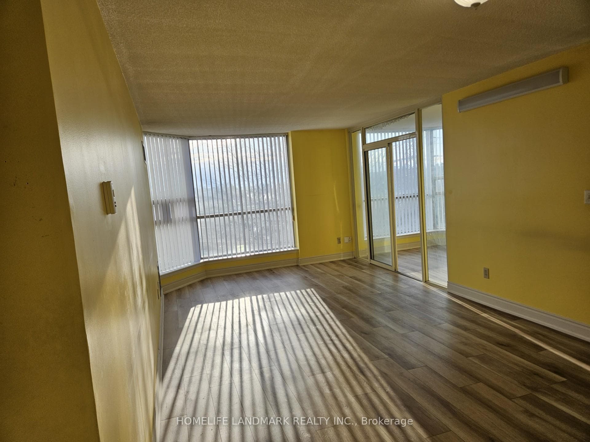 2460 Eglinton Avenue Unit 605 photo 2