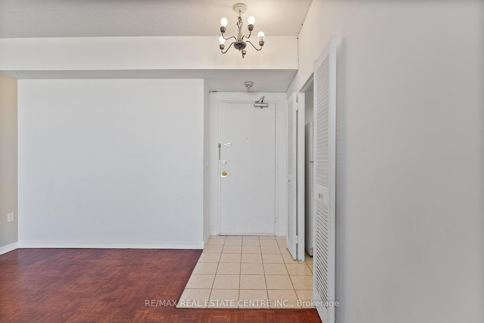 2245 Eglinton Avenue Unit 1010 photo 2