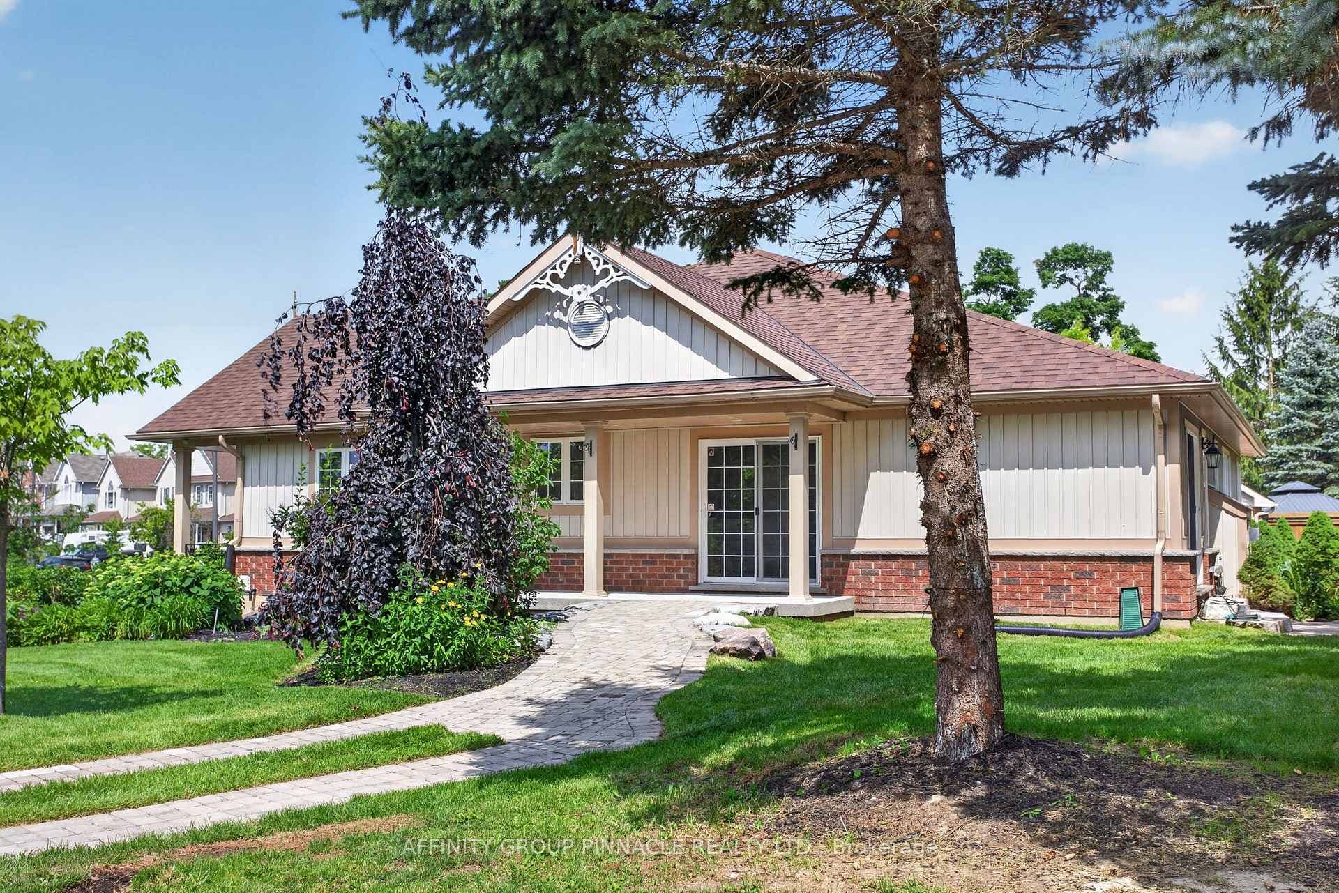 2 Fallingbrook Crescent photo 42