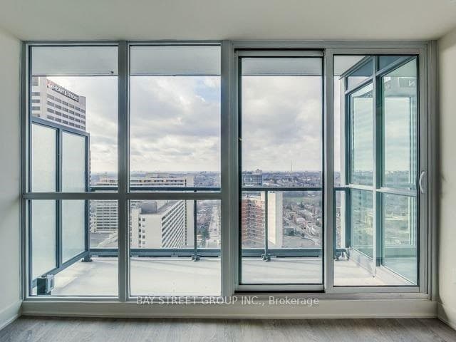 30 Roehampton Avenue Unit 2504 photo 6