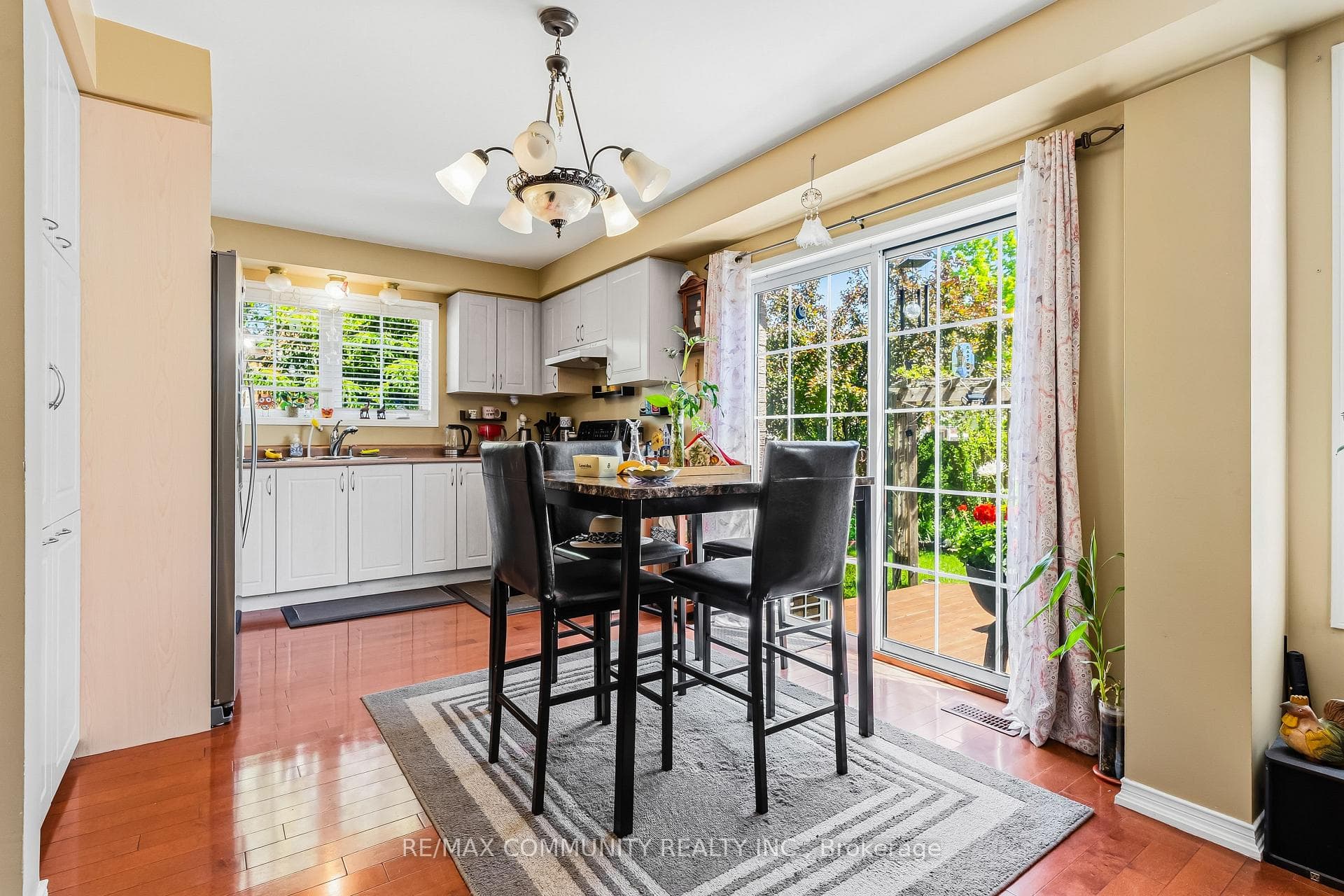 86 Armitage Crescent photo 13