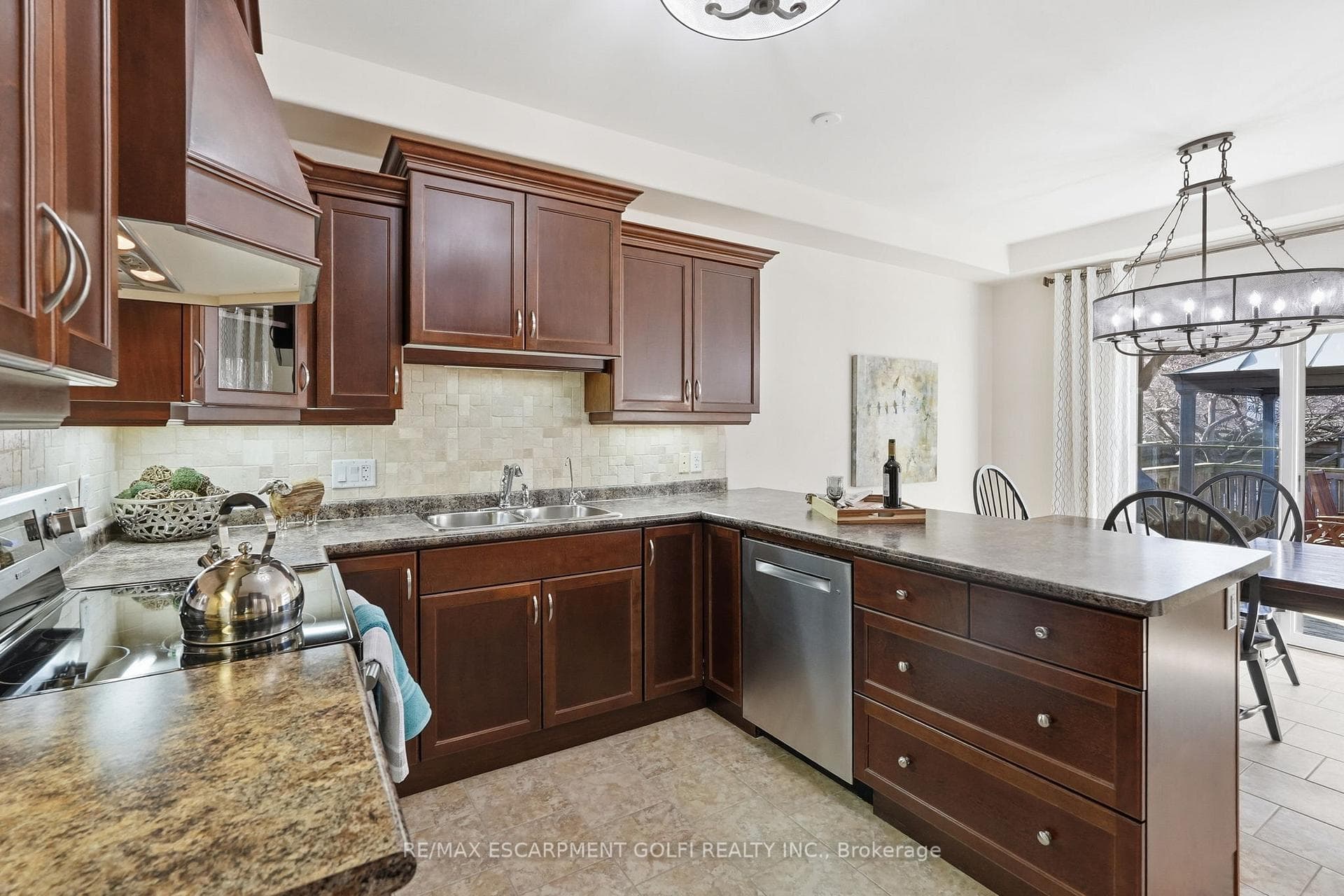85 Carlson Street photo 7