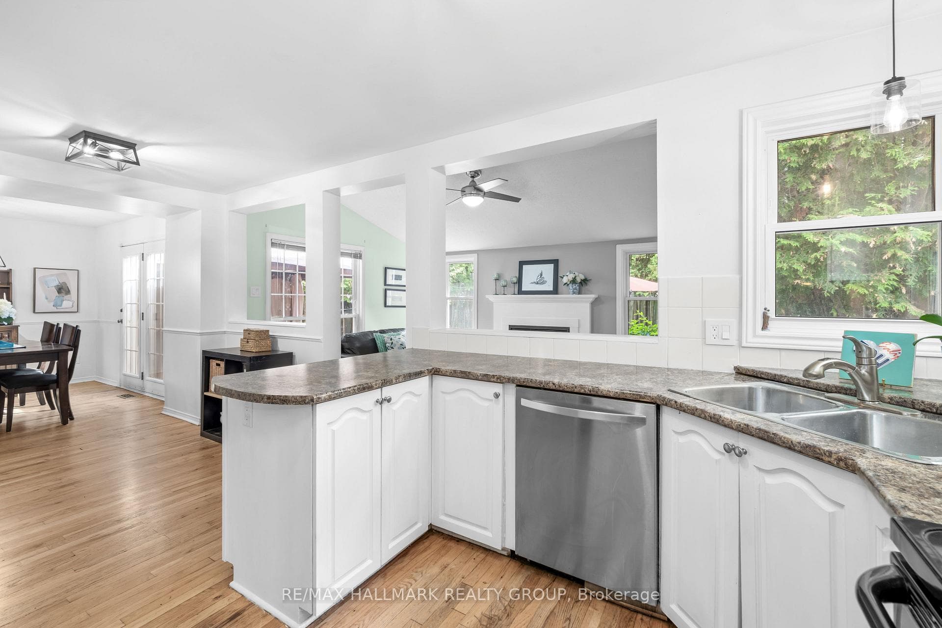 652 Thicket Way photo 23